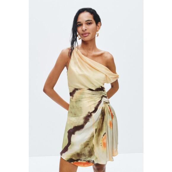 AMUR Dresses & Skirts - AMUR Green Elowen Mini Dress Size 12 with Minor Fabric Pull ex-RTR